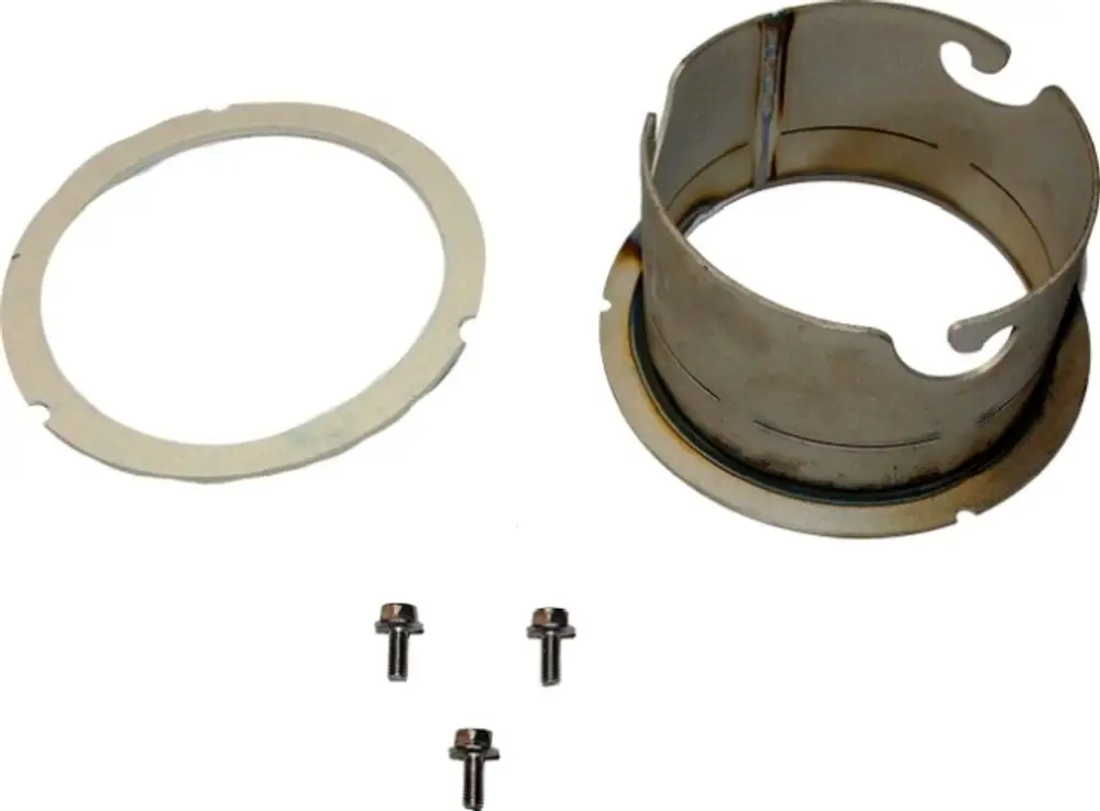 Set bestehend aus einem metallenen Adapterrohr, einer Dichtung und drei Schrauben, hergestellt von Wolf. Geeignet für Anwendungen, die eine stabile Verbindung erfordern.